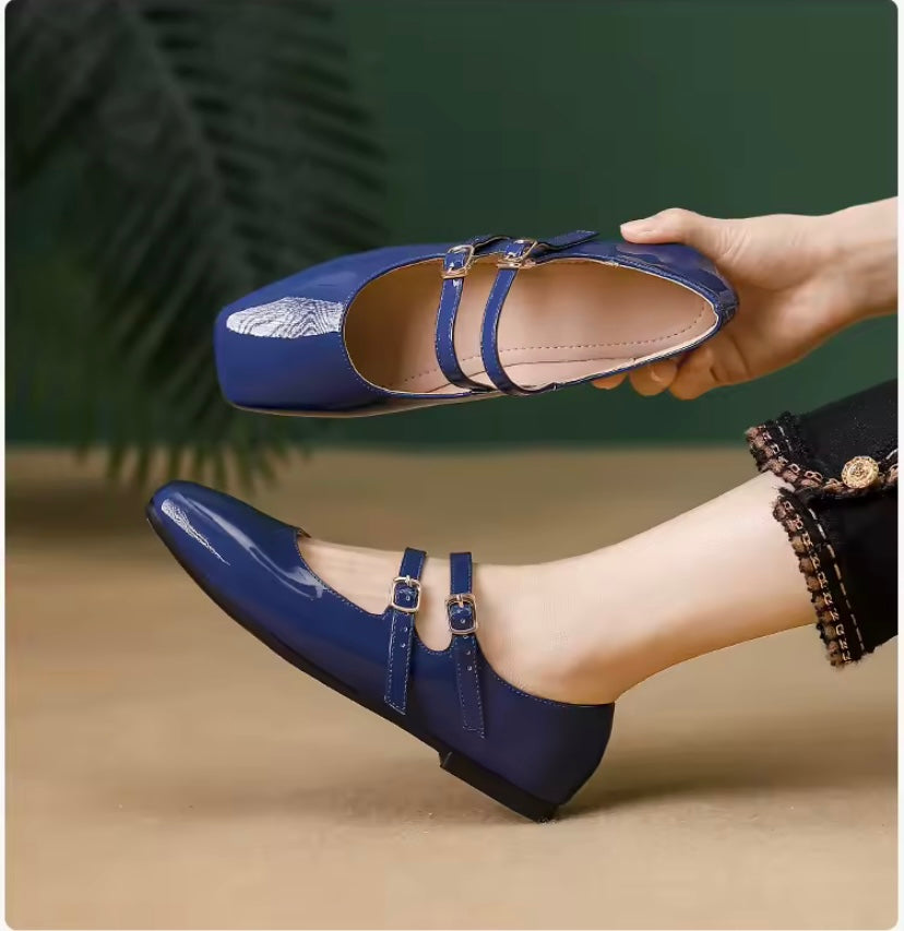 Lalinna em couro verniz