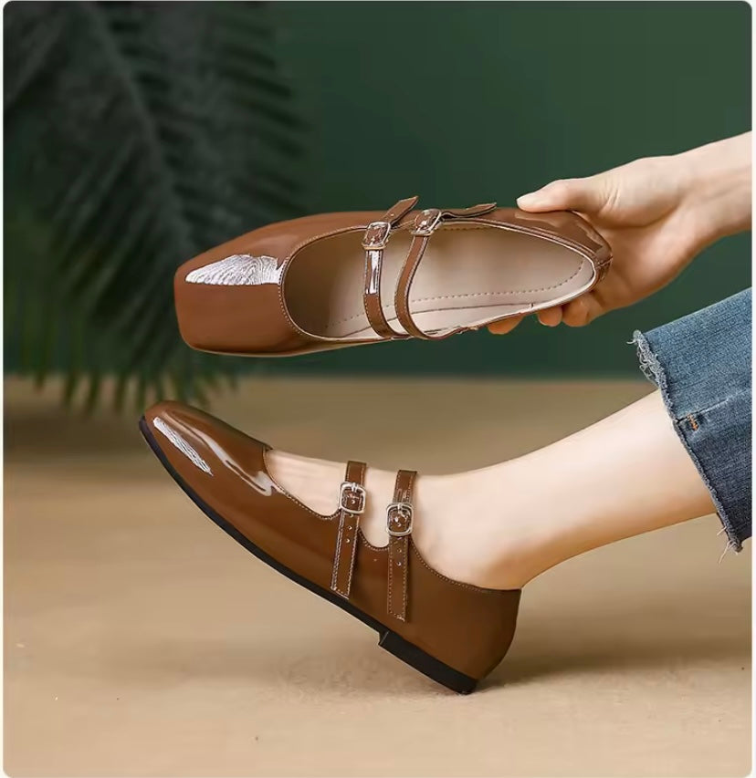 Lalinna em couro verniz