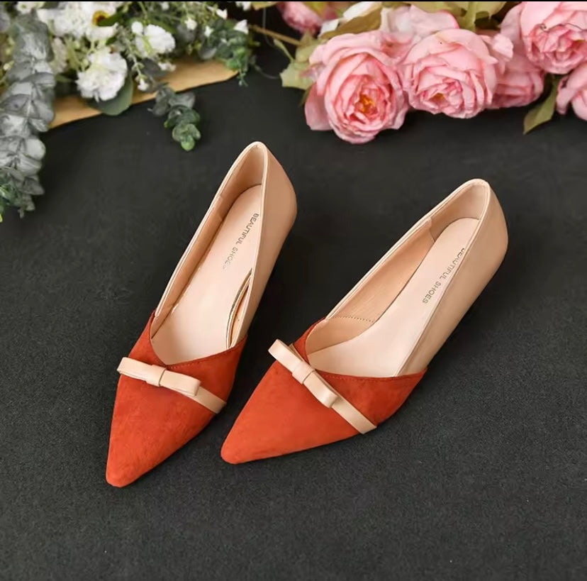 Scarpin Lírio em couro de microfibra